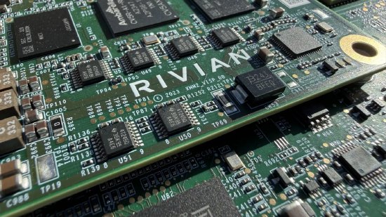 Rivian 宣布发行 7500 万股融资,股价大跌 18%